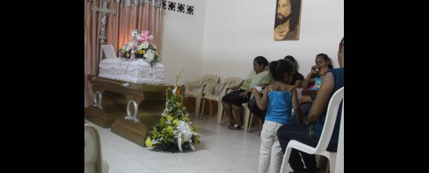 Caucasia: muere niña en ataque | Julio César Herrera, Caucasia | La menor asesinada el pasado martes es la última víctima de los ataques de sicarios en Caucasia, a lo que se suman amenazas y ataques con granadas.