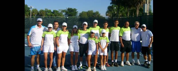Yuliana Monroy vive hoy un sueño cumplido | Cortesía | Equipo de tenis EPM-LAT que está en E.U. Entrenaron en la academia de Miguel Tobón (izquierda) y hoy juegan el Eddie Herr. Yuliana Monroy es la más pequeñita.