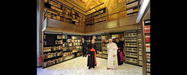 Grabados en honor a Juan Pablo II | Reuters | Los grabados se ubicarán de forma permanente en la recién restaurada Biblioteca Apostólica Vaticana, según decisión del Papa Benedicto XVI.