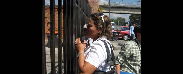 Eliana María murió ahogada: Medicina Legal | Walter Arias Hidalgo | Desde muy temprano en la mañana, familiares de Eliana María Cárdenas Cardona se ubicaron a las afueras del Instituto de Medicina Legal, en Medellín, con el fin de obtener noticias del proceso de necropsia. Solo hasta las 4:30 de la tarde de ayer, el Instituto determinó la posible causa de muerte: ahogamiento.