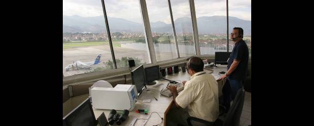 Aerocivil pide más controladores | Juan Fernando Cano | La Asociación Colombiana de Aviadores Civiles advirtió que turnos extensos para el personal de radionavegación pueden atentar contra la seguridad aérea.