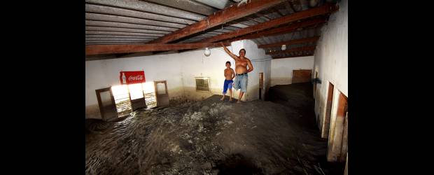 Amargo regreso al pueblo saqueado por la tragedia | Henry Agudelo | Interior de la casa de la familia Salgado Gómez. No será fácil la recuperación. Está en zona rural de Santa Lucía, un municipio de 84 kilómetros cuadrados. Está cerca al dique, que tenía tres metros de altura sobre el nivel de inundación.