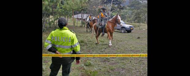 Hallan 3 muertos en Santa Elena | Esteban Vanegas | Las autoridades investigan varias hipótesis como posible móvil del triple homicidio en Santa Elena.