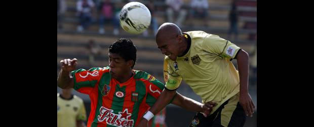 Escaso fútbol se vio en Ditaires | Henry Agudelo | Al partido entre Itagüí y Envigado en Ditaires le sobró mucha lucha en el medio campo y le faltaron emociones y opciones claras en las áreas.