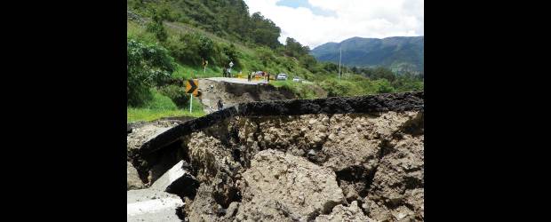 Invierno se traga la infraestructura vial | Colprensa, La Opinión-Cúcuta | Así quedó el tramo de la vía entre Cúcuta y Pamplona, en Norte de Santander, donde los estragos por las lluvias son evidentes.