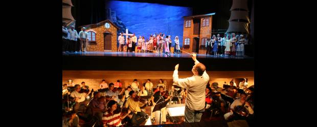 Los gavilanes lo atrapan con zarzuela | Jaime Pérez | La obra de hoy es una historia con una carga dramática fuerte, pero con personajes que le ponen humor, sobre todo en las partes habladas. Informes: 232 28 58.