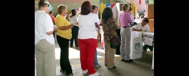 Renuncia en bloque a dos días de la consulta | Archivo | La consulta abierta de partidos en Colombia se realizará el próximo domingo 29 de mayo. Seis partidos y movimientos políticos inscribieron candidatos y participarán en esta jornada: El Partido Conservador, el Partido Liberal, Cambio Radical, el Partido de la U, el Polo Democrático Alternativo y el Partido Verde.