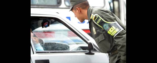 Más uniformados en carreteras en el puente festivo | Colprensa | Las autoridades les recomendaron a los viajeros alertarlas oportunamente frente a cualquier anormalidad que ocurra en las carreteras, también hacerle la revisión técnico mecánica a los vehículos antes de viajar y no exceder la velocidad.