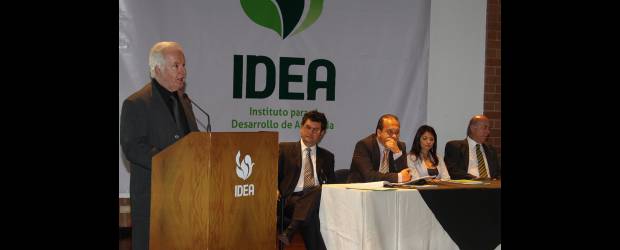 Antioquia tiene 20.144 megavatios por explotar | Róbinson Sáenz | En el auditorio del IDEA se presentó el jueves pasado la nueva públicación que puede descargar gratuitamente de la página www.birdantioquia.org.co