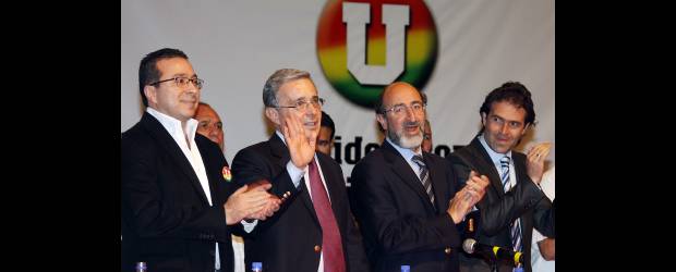 Uribe entregó avales del Partido de la U en Antioquia | Róbinson Sáenz | De izquierda a derecha: Carlos Mario Estrada, candidato a la Gobernación; Álvaro Uribe Vélez, expresidente de la República; Juan Lozano, presidente del Partido de la U, y Federico Gutiérrez, aspirante a la Alcaldía de Medellín.