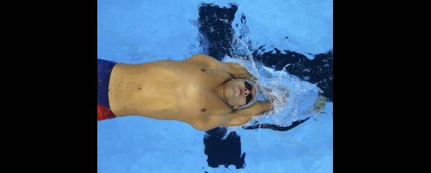 Omar Pinzón batió el récord de 100 espalda | Carlos Barria, Reuters-Shanghai, China | El nadador Omar Pinzón hizo 54.88, que se convirtió en récord nacional absoluto de los 100 metros espalda. Fue 24°. Su fuerte son los 200 espalda.