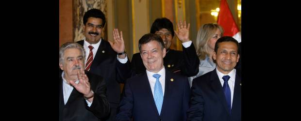 Crisis de la economía preocupa a Unasur | AP | presidente de Colombia.