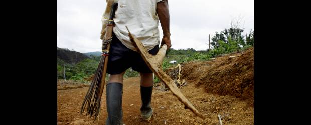 En 44 municipios hay riesgo para reclamantes de tierra | Archivo | Antioquia es una de las regiones más afectadas por el despojo de tierras y de igual forma por las amenazas contra los desplazados. En los últimos dos años nueve reclamantes de tierras y líderes fueron asesinados en la región de Urabá, mientras que otros han denunciado amenazas y reclaman protección.