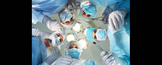 Manos sanadoras que buscan vencer al crimen | Shutterstock | El Jefe de Cirugía del Hospital General de Culiacán, Luis Alberto Soto, señaló que la violencia en México trajo grandes retos para los profesionales de la salud mexicanos, tanto a nivel académico como quirúrgico. "Lo que aprendes es que para estos casos debes tener tus conocimientos en un cien por ciento", dijo.