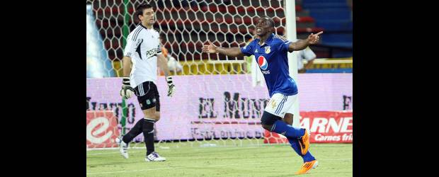 Pobreza verde, riqueza azul | Hernán Vanegas | Dos veces celebraron ayer los jugadores de Millonarios en el Atanasio Girardot y pudieron ser más. Este fue el remate de Édison Toloza ante Gastón Pezzuti, en una noche triste para los verdes.