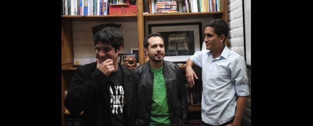 El coroto es también literatura | Cortesía | Daniel Centeno, Diego Bustos y Daniel Ríos son los editores de la revista, los que le han puesto desde el corazón y hasta el bolsillo para hacerla posible. Entre los tres están trabajando para que siga siendo un coroto.