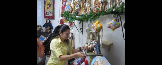 En la casa de Lina hay 615 pesebres | Camila Mesa Aristizábal | Lina María Escobar colecciona, desde hace 14 años, pesebres de todos los estilos. Su hija Mariana, nació justo un 24 de diciembre.