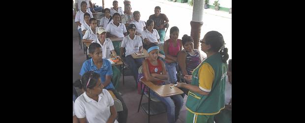 Antioquia tiene más colegios en el nivel muy superior | Archivo | El hoy exsecretario Humberto Díez señaló que se llegó "al logro histórico de la gratuidad y que la deserción escolar fue bajada del 5,40 por ciento al 2,83".