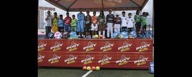 Los uniformes, sueño cumplido | Julio César Herrera | Con la alegría que caracteriza a estos niños deportistas se realizó la entrega oficial de los uniformes del 2º Festival de Festivales. Representantes de las siete disciplinas hicieron presencia en la Marte 1 de la unidad deportiva Atanasio Girardot.