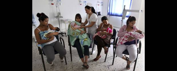 Bello ya tiene un hospital para ver nacer a sus hijos | Manuel Saldarriaga | Con las unidades de urgencias y hospitalización para maternas y niños, Bello quedó con un hospital que les mejora considerablemente la atención a estos dos públicos, considerados como los más vulnerables de la sociedad. Tanto en infraestructura como en dotación, se lograron grandes ahorros.