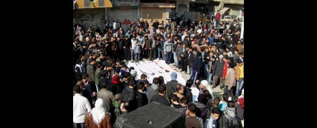 Siria no aguanta más indiferencia 260 5.400 | Reuters - Homs, Siria | Mientras la comunidad internacional intenta llegar a un acuerdo para buscar una salida al conflicto sirio, los muertos se incrementan día a día en ese país.