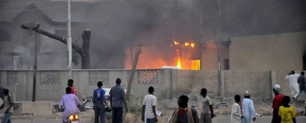 Más de cien muertos por ataques en Nigeria | Reuters | En la imagen se puede apreciar uno de los ataques contra una estación de Policía.