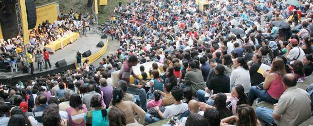 Vuelve la magia de la poesía | Juan Fernando Cano | Desde hoy y hasta el 17 de julio se realiza la edición número 20 del Festival Internacional de Poesía de Medellín. Para esta ocasión vienen 100 poetas de 58 países, entre los que, por primera vez, vienen de Kenia, Guinea, Andorra, Camboya, Armenia, Eslovaquia, San Marino, Antigua, Monserrat, San Vicente y Granadinas.
