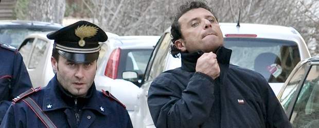 Francesco Schettino, el "cobarde" del Concordia | Giacomo Aprili, Ap- Porto Santo Stefano, Italia | La primera función de capitán Schettino fue como oficial responsable de seguridad. Paradójicamente, su actuación el pasado viernes en materia de seguridad a bordo y durante la evacuación es lo que hoy más cuestionan tanto los afectados como los investigadores del caso.