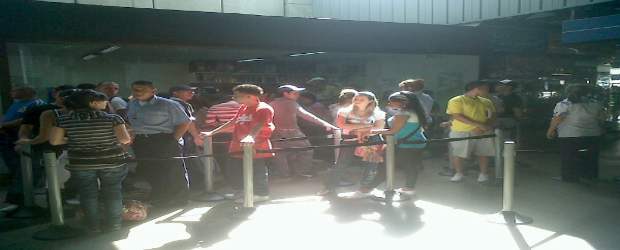 Fila para sacar la Tarjeta Cívica | Cortesía Juan David Sepúlveda