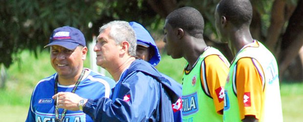 La sub20 se mantiene en las prácticas y tiene calendario | Archivo | Tras su experiencia con la selección de mayores, Eduardo Lara vuelve a comandar un equipo juvenil. El Suramericano se jugará en Perú.