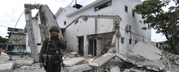 Barbarie de Farc deja 19 muertos en 2 días | AP | La destrucción del comando de Policía de Villa Rica (Cauca) fue causada por los cilindros cargados con explosivos y lanzados desde un vehículo. En la estación se encontraban 35 policías, de los cuales resultaron varios heridos.
