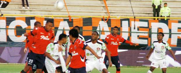 Medellín empató 0-0 en su visita el Boyacá Chicó | Colprensa | Los dos equipos mostraron una faceta poco atractiva en el estadio La Independencia, de Tunja. Sin embargo, el local continuó en la tercera casilla del campeonato. El equipo escarlata necesita apretar de ahora en adelante.