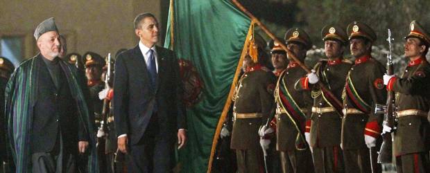 El presidente de Estados Unidos, Barack Obama, llegó este domingo a Afganistán en una visita no anunciada para reunirse con el mandatario afgano, Hamid Karzai, informó la Casa Blanca. | Reuters | El presidente de Estados Unidos, Barack Obama, llegó este domingo a Afganistán en una visita no anunciada para reunirse con el mandatario afgano, Hamid Karzai, informó la Casa Blanca.