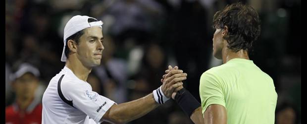 El número uno del tenis mundial se impuso en dos mangas, por 6-4 y 6-4, en un duro partido que se prolongó durante una hora y cincuenta minutos. | Reuters | El número uno del tenis mundial se impuso en dos mangas, por 6-4 y 6-4, en un duro partido que se prolongó durante una hora y cincuenta minutos.