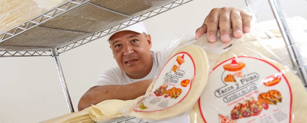 Un motor para mover las ideas de los empresarios | Juan Fernando Cano | Giovany Ossa arrancó vendiendo pizzas en la esquina de la Avenida La Playa con El Palo. Tras cuatro años en las calles participó en Antójate de Antioquia y salió ganador en la versión de 2006.