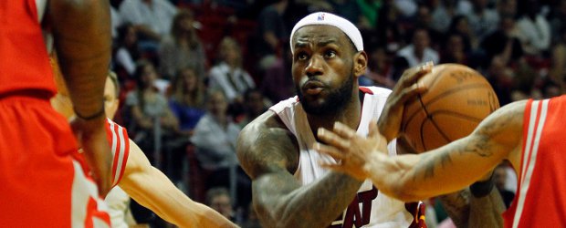 Grizzlies ponen emoción en el Oeste; Celtics y Heat ganan con suspenso | Reuters | LeBron James se acercó a un triple-doble al conseguir 33 puntos, 10 rebotes y siete asistencias para ayudar a los Heat.