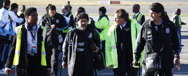 Maradona prometió que si gana el Mundial se desnudará en Buenos Aires | Reuters | Maradona prometió que si gana el Mundial se desnudará en Buenos Aires.