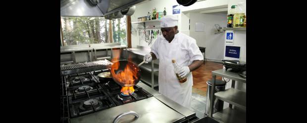 Seguridad para el paladar | | Es importante que las cocinas cumplan con las exigencias de higiene y salubridad, además de las buenas prácticas de manufactura.