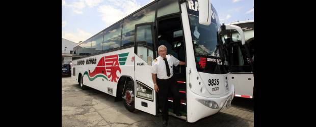 Conductores con título van al volante | Jaime Pérez | El Sena ha otorgado certificaciones a más de 320 conductores de la empresa Rápido Ochoa desde 2006 con el programa: formación a conductores con énfasis en servicio público. Y el Colegio Ferrini los gradúa en la primaria.