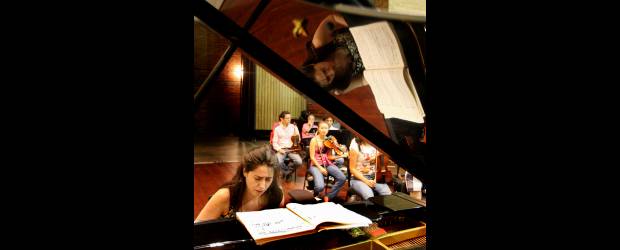 Pianista Vanessa Pérez y la Filarmónica rinden homenaje a Chopin | Juan Antonio Sánchez | La Orquesta Filarmónica de Medellín interpretará el Concierto para Piano No.1 de Chopin, con la participación de la solista Vanessa Pérez. La cita es a las 6:00 p.m. en el Teatro Metropolitano. Informes 262 55 00.