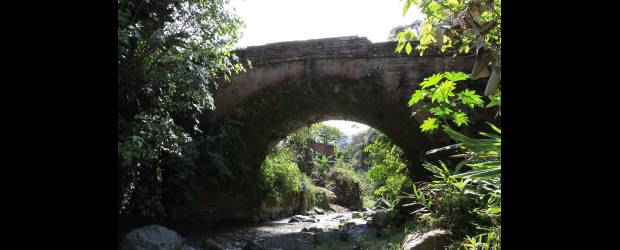 Piscinas de agua dulce y salada | Róbinson Sáenz, Heliconia | En los alrededores de este puente sería la construcción del parque ecoturístico que contendría fuentes de agua dulce y salada.