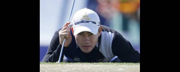 Camilo los mira desde arriba | Alan Díaz, AP-Palm Beach Gardens, Estados Unidos | Camilo Villegas, que había terminado en el tercer lugar en el primer día, ahora comparte el liderato con Anthony Kim en The Honda Classic.