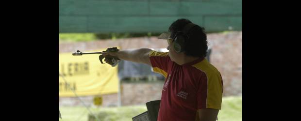 Dos tiradores se llevan 44 años | Colprensa | Jorge Enrique Peralta, con 54 años, es el más veterano de la delegación de tiro deportivo, uno de los de más experiencia por Colombia en Juegos Suramericanos. Más de 35 años es el promedio del seleccionado local, de 25 tiradores.