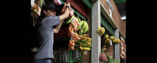 Y también plaza de mercado | David Sánchez | La nueva Plaza de Mercado de Amagá es un lugar más amable con los clientes, aunque los comerciantes tienen sus reparos sobre las obras.