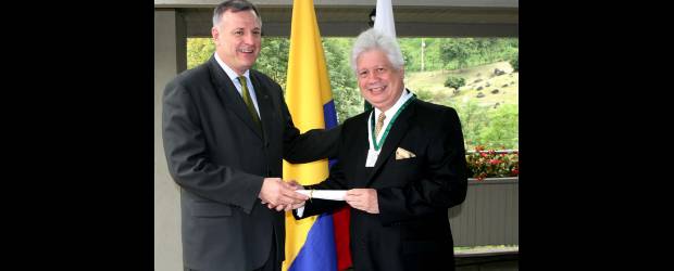 "Soy el mejor vendedor de Medellín" | Donaldo Zuluaga | El valor más grande que le ha proporcionado el Hotel Intercontinental a la ciudad es que le abrió las puertas al mundo; internacionalizó a Medellín durante muchos años: Tony Ruiz, gerente.