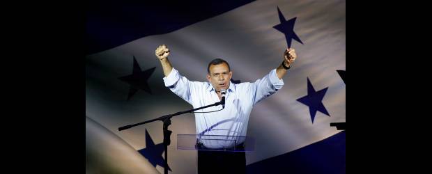 Lobo no va a reunión de UE y América Latina | Archivo | El presidente democrático de Honduras, Porfirio Lobo, asistirá a Madrid a la cumbre de la Unión Europea con Centroamérica, pero se ausentará de las reuniones latinoamericanas. Así evitará el veto de algunos países de Unasur.