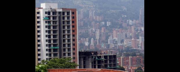 1,0% mensual, tasa para comprar y remodelar casa | Robinson Sáenz | Las directivas de Bancolombia informaron que la posición de liquidez del banco le permite apoyar el crecimiento del país mediante un movimiento dinámico de su actividad crediticia. El CPT será para vivienda nueva y usada.