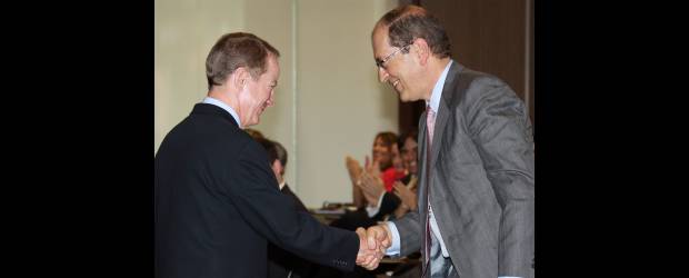 Compromiso cerrado contra el lavado de activos | Róbinson Sáenz | El embajador de Estados Unidos en Colombia, William Brownfield y el presidente de Bancolombia, Jorge Londoño Saldarriaga, coincidieron en la necesidad de unir esfuerzos de la banca y las empresas para evitar el lavado de activos.