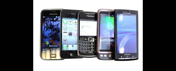 ¿Y qué pasa si no tiene un BlackBerry? | Bloomberg | Una nueva generación de dispositivos elegantes y muy inteligentes se enfrentan en el terreno de juego por conquistar la preferencia de los usuarios. Entre ellos están los BlackBerry, pero no hay que dejar de lado el Samsung Galaxy, el iPhone 4, de Apple, el Xperia X10 de Sony Ericsson, y un HTC Desire.