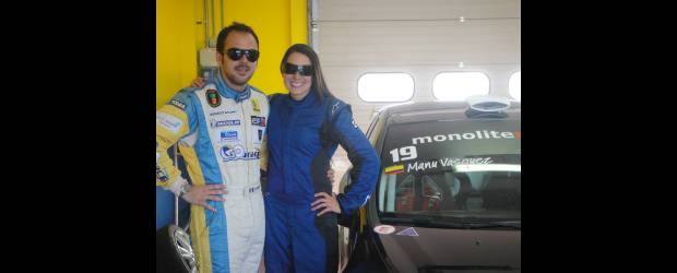 "El podio, no me lo creo aún": Manuela | Cortesía | Manuela Vásquez con su compañero de equipo en Monolite Racing.